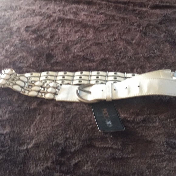 NWT- White belt with silver hardware - Picture 2 of 3